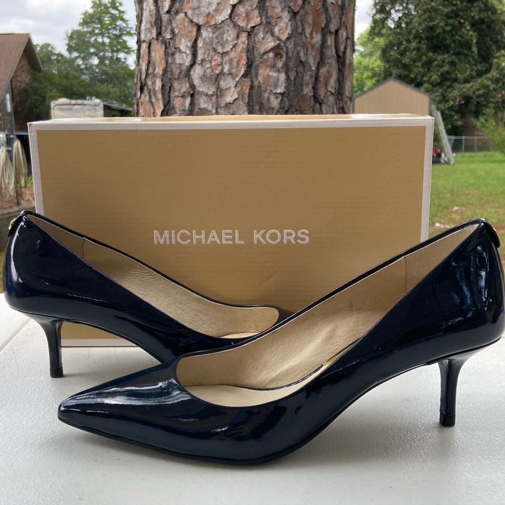 MICHAEL Michael Kors navy patent leather kitten heels size 7 NIB